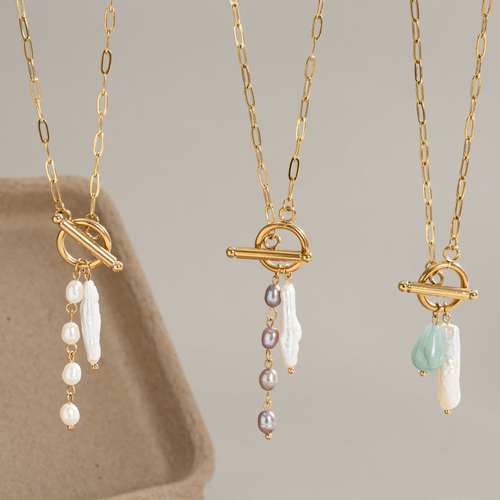 Freshwater pearl toggle pendant necklace with gold-tone chain