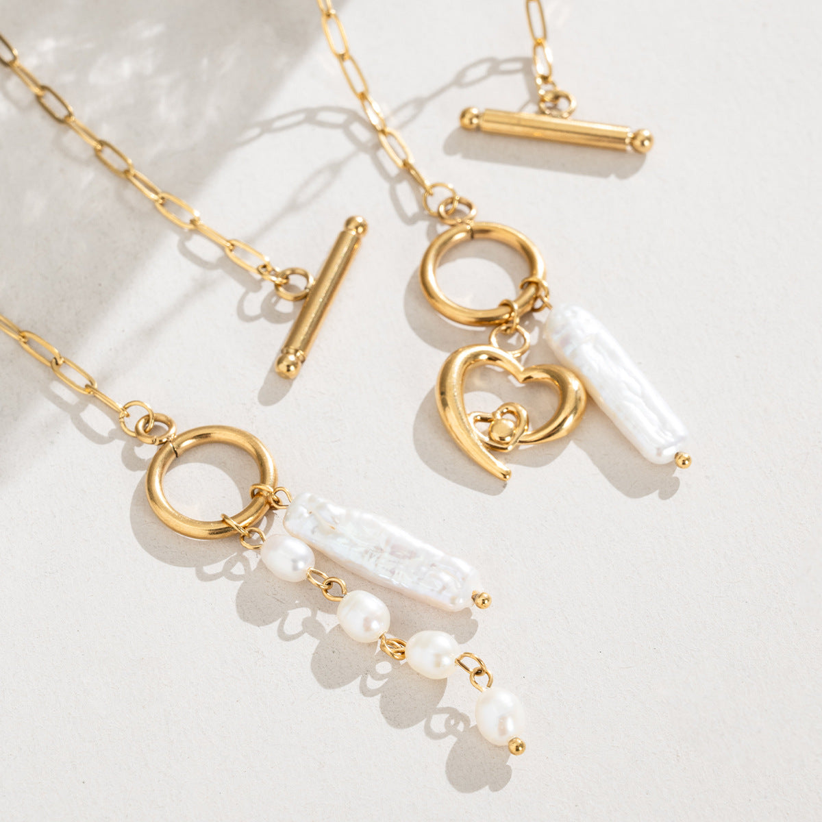 Freshwater pearl toggle pendant necklace with gold-tone chain